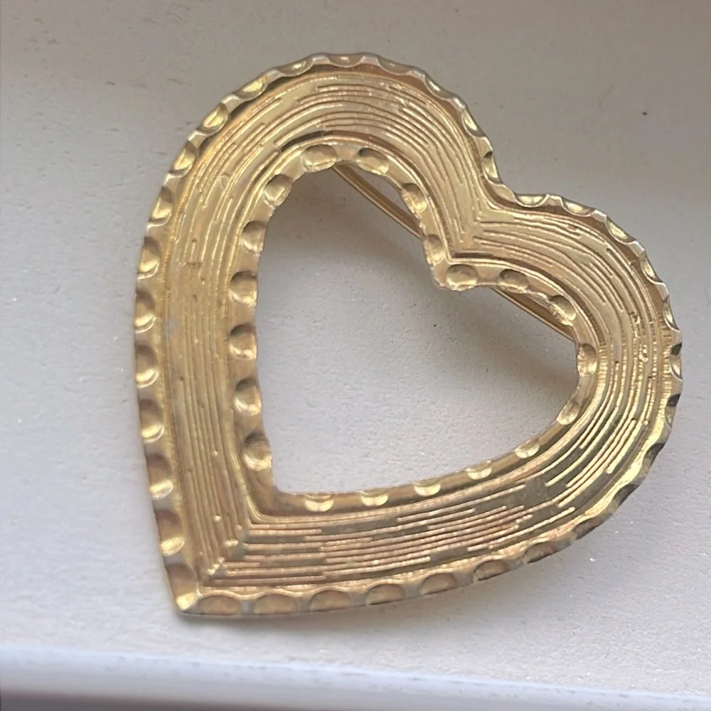 Vintage Brooch gold tone